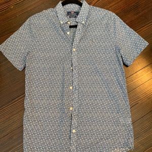 Boys floral Vineyard Vines cotton summer dress shirt. Worn once. Size XL/18